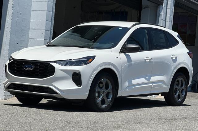Photo of 2023 Star White Metallic Tri-Coat Ford Escape