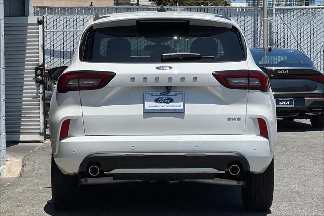 Photo of 2023 Star White Metallic Tri-Coat Ford Escape