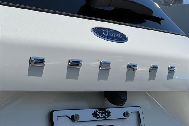 Photo of 2023 Star White Metallic Tri-Coat Ford Escape