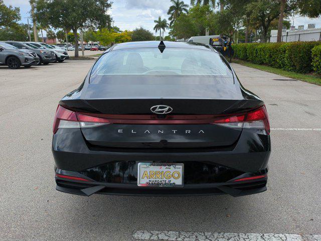 Photo of 2023 Onyx Black Hyundai ELANTRA