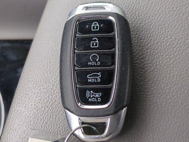 Photo of 2023 Onyx Black Hyundai ELANTRA