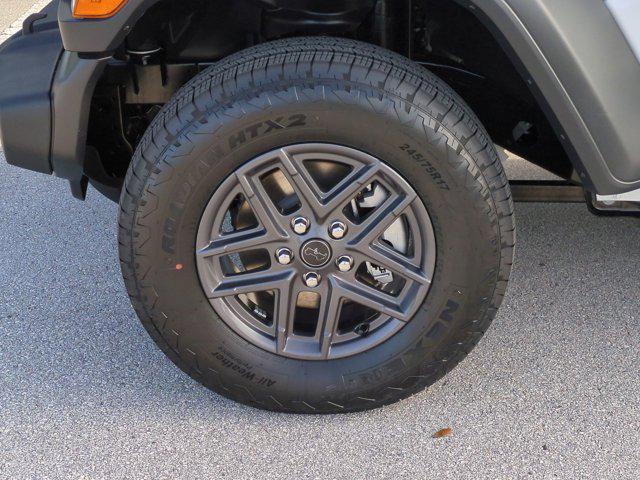 Photo of 2025 Bright White Clearcoat Jeep Wrangler