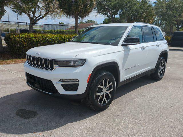Photo of 2025 Bright White Clearcoat Jeep Grand Cherokee