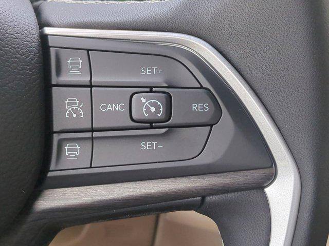 Photo of 2025 Bright White Clearcoat Jeep Grand Cherokee