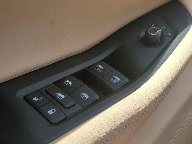 Photo of 2025 Bright White Clearcoat Jeep Grand Cherokee