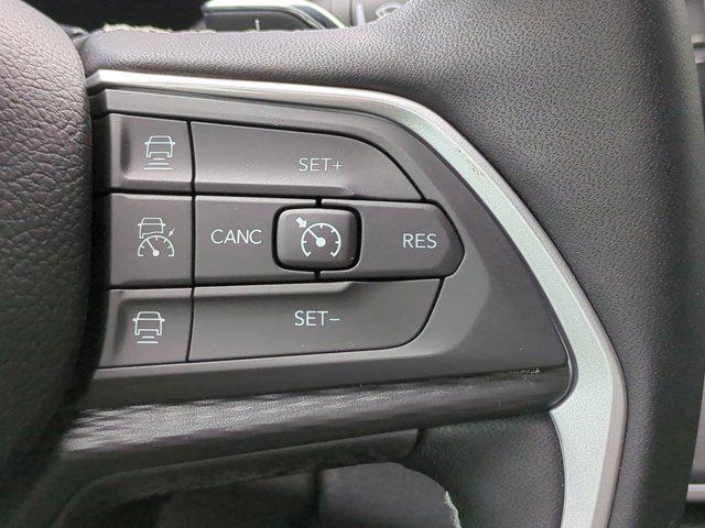 Photo of 2025 Diamond Black Crystal Pearlcoat Jeep Grand Cherokee
