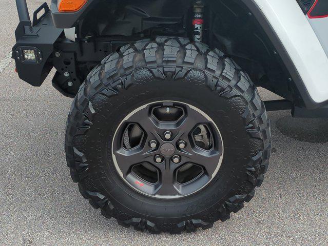Photo of 2023 Bright White Clearcoat Jeep Gladiator