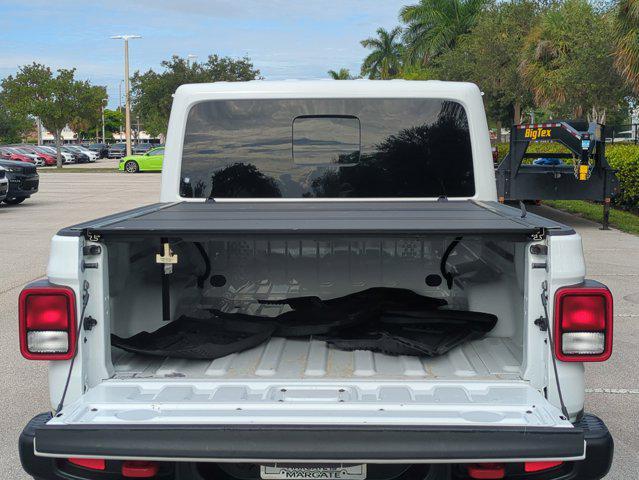 Photo of 2023 Bright White Clearcoat Jeep Gladiator