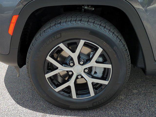 Photo of 2025 Baltic Gray Metallic Clearcoat Jeep Grand Cherokee