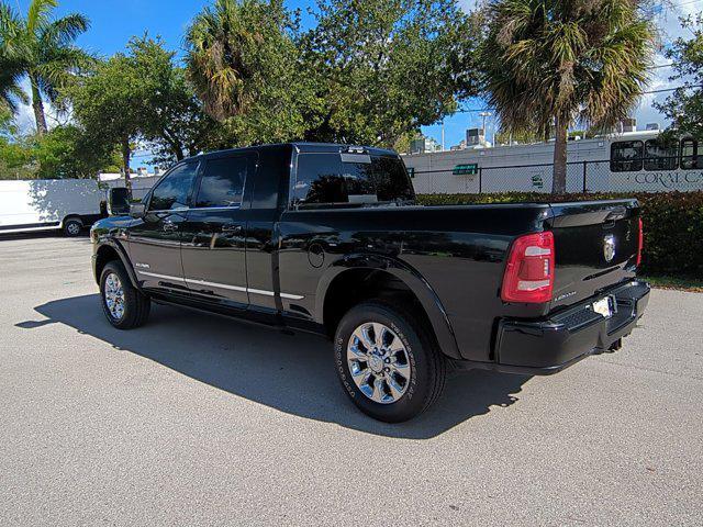 Photo of 2023 Diamond Black Crystal Pearlcoat RAM 2500