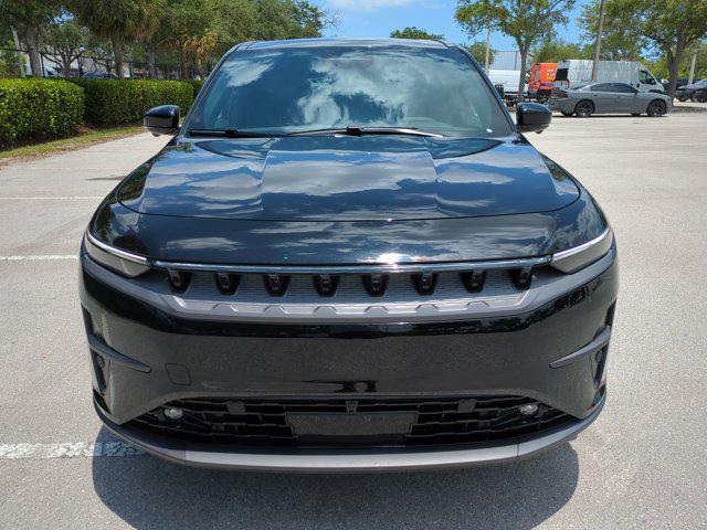 Photo of 2025 Diamond Black Crystal Pearlcoat Jeep Wagoneer S