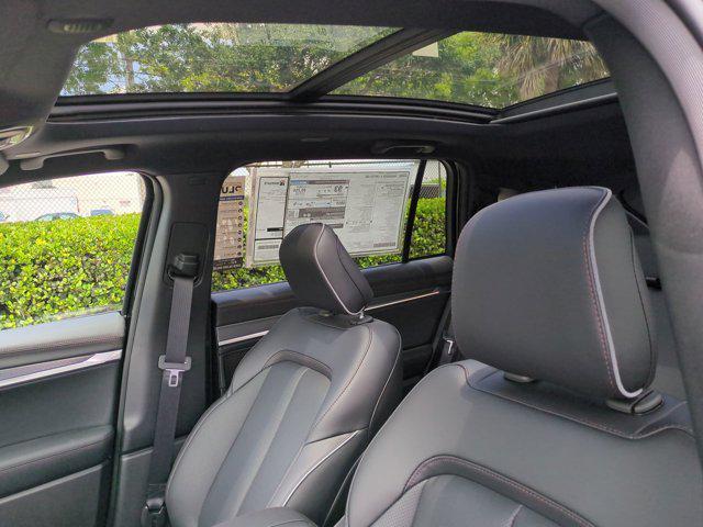 Photo of 2025 Diamond Black Crystal Pearlcoat Jeep Wagoneer S