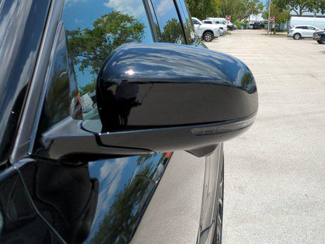 Photo of 2025 Diamond Black Crystal Pearlcoat Jeep Wagoneer S