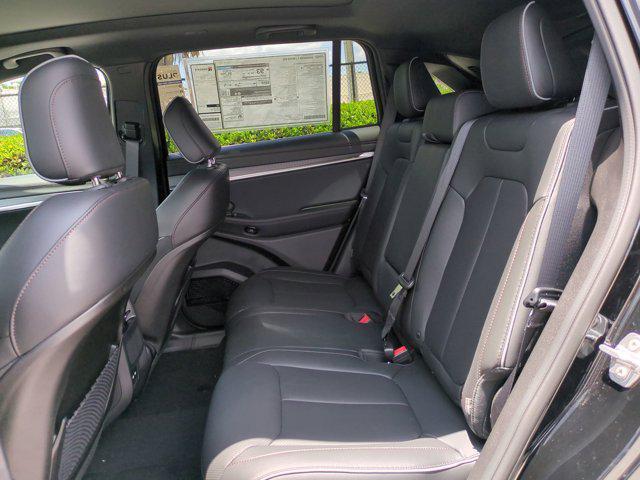 Photo of 2025 Diamond Black Crystal Pearlcoat Jeep Wagoneer S