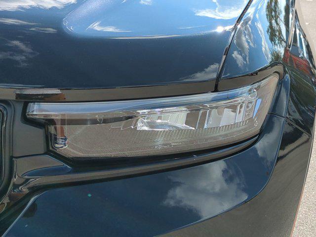 Photo of 2025 Diamond Black Crystal Pearlcoat Jeep Grand Cherokee
