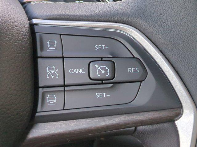 Photo of 2025 Diamond Black Crystal Pearlcoat Jeep Grand Cherokee