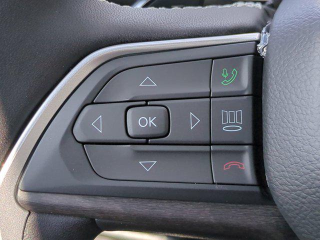 Photo of 2025 Diamond Black Crystal Pearlcoat Jeep Grand Cherokee