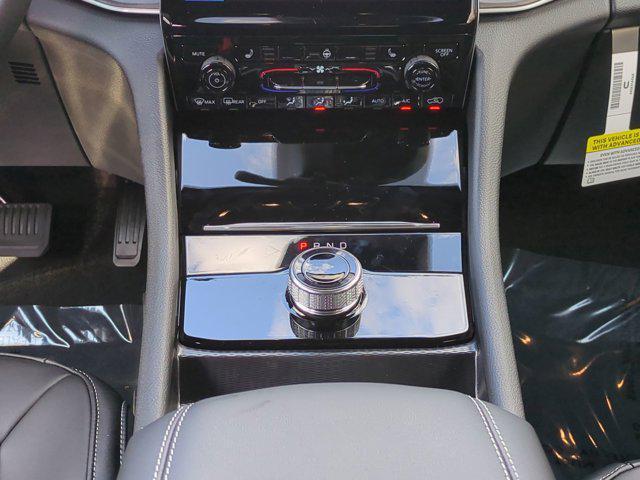 Photo of 2025 Diamond Black Crystal Pearlcoat Jeep Grand Cherokee