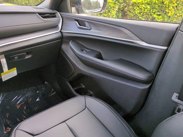 Photo of 2025 Diamond Black Crystal Pearlcoat Jeep Grand Cherokee