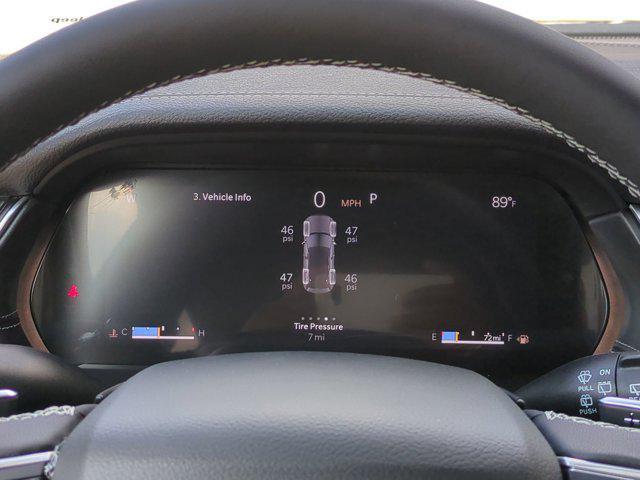 Photo of 2025 Diamond Black Crystal Pearlcoat Jeep Grand Cherokee