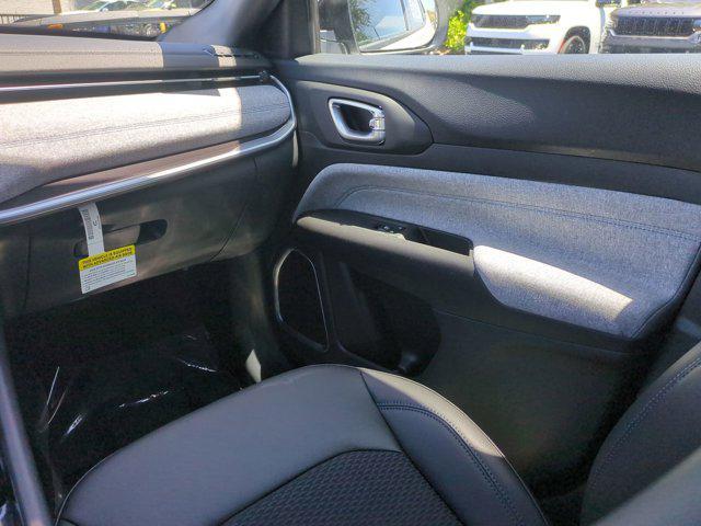 Photo of 2025 Bright White Clearcoat Jeep Compass