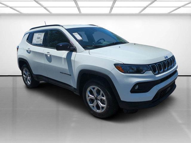 Photo of 2025 Bright White Clearcoat Jeep Compass