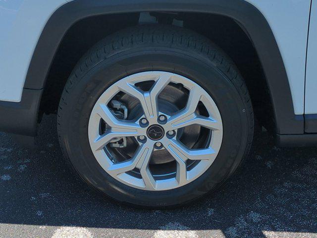 Photo of 2025 Bright White Clearcoat Jeep Compass