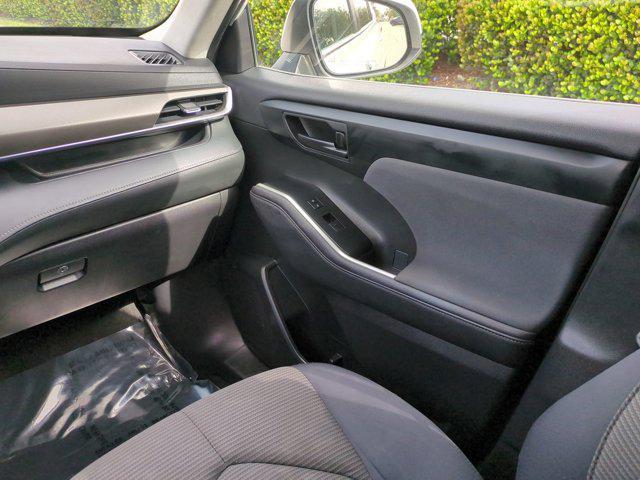 Photo of 2023 Pear Toyota Highlander