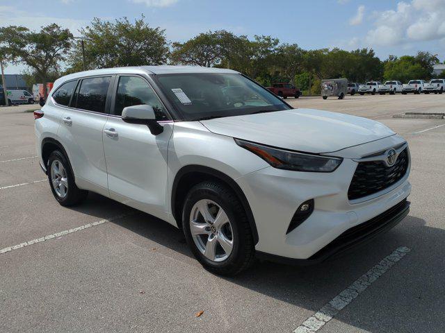 Photo of 2023 Pear Toyota Highlander