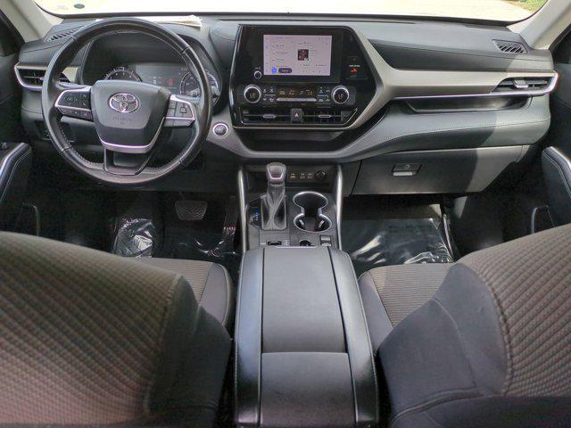 Photo of 2023 Pear Toyota Highlander