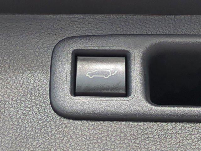Photo of 2023 Pear Toyota Highlander