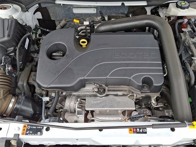 Photo of 2023 Summit White Chevrolet Equinox