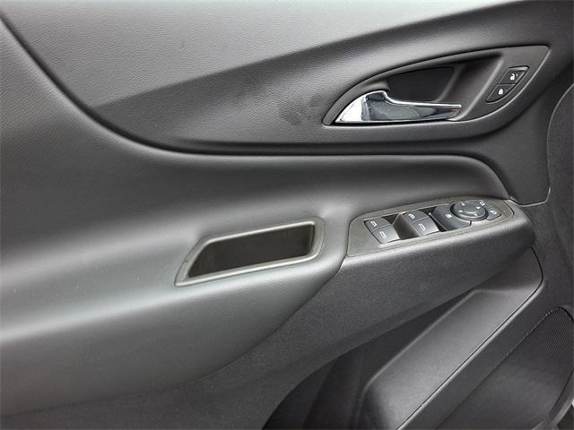 Photo of 2023 Summit White Chevrolet Equinox