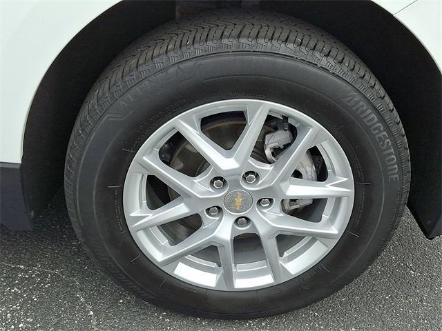 Photo of 2023 Summit White Chevrolet Equinox