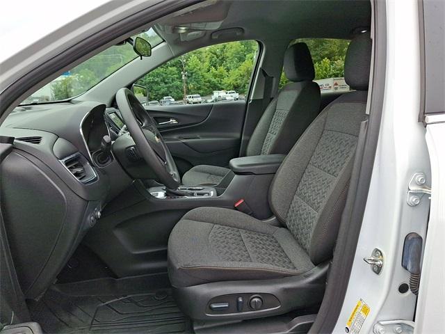 Photo of 2023 Summit White Chevrolet Equinox