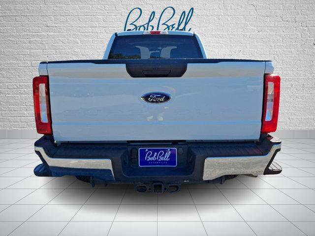 Photo of 2024 Oxford White Ford F-250