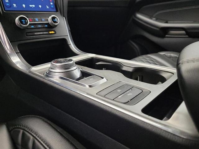 Photo of 2024 Iconic Silver Metallic Ford Edge