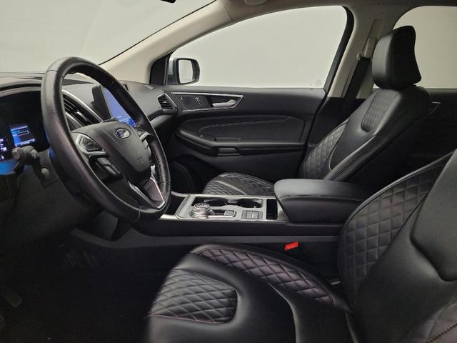 Photo of 2024 Iconic Silver Metallic Ford Edge