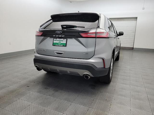 Photo of 2024 Iconic Silver Metallic Ford Edge