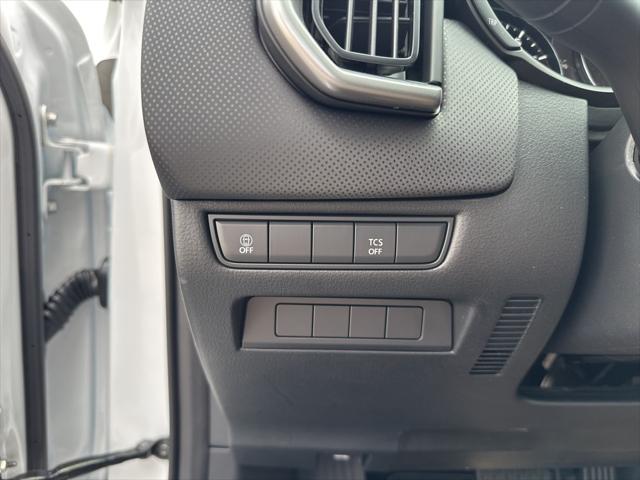 Photo of 2025 wind chill pearl Mazda CX-50