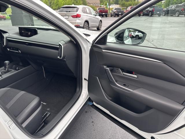 Photo of 2025 wind chill pearl Mazda CX-50