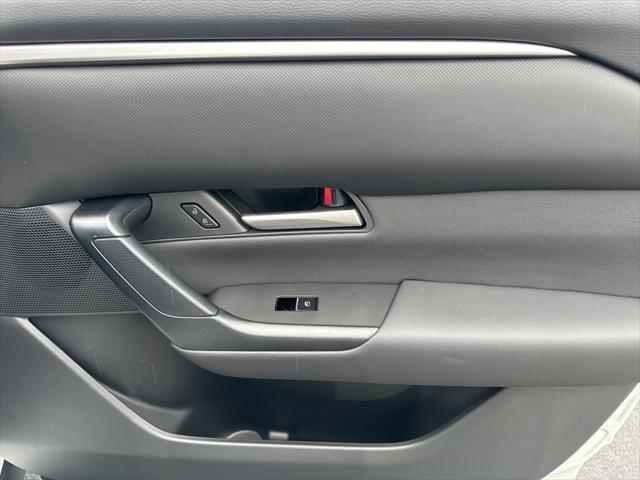Photo of 2025 wind chill pearl Mazda CX-50