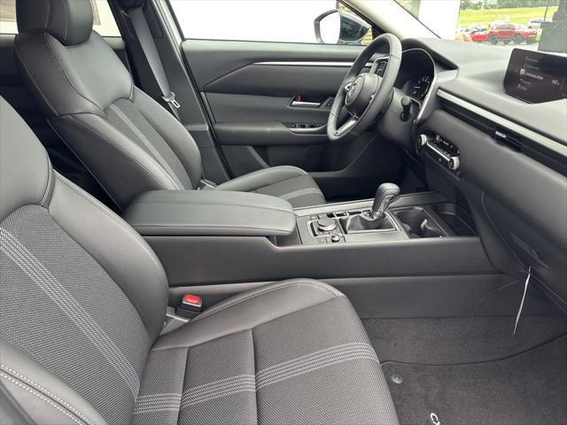 Photo of 2025 wind chill pearl Mazda CX-50