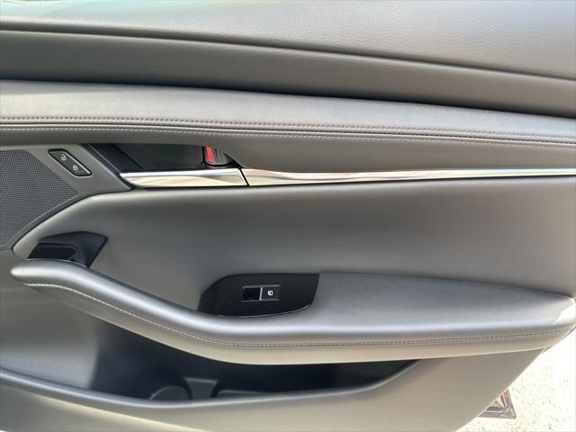 Photo of 2025 Machine Gray Metallic Mazda Mazda3