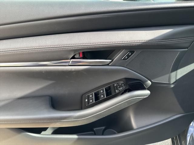 Photo of 2025 Machine Gray Metallic Mazda Mazda3