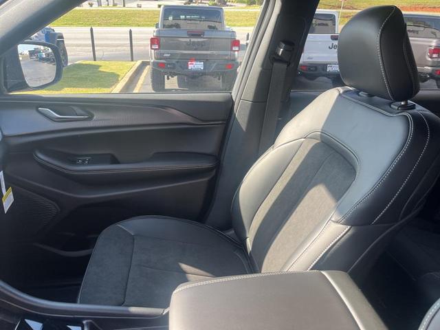 Photo of 2025 Baltic Gray Metallic Clearcoat Jeep Grand Cherokee L