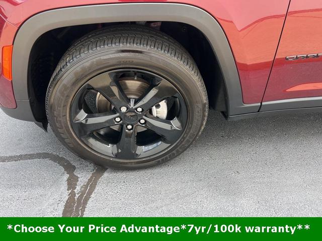 Photo of 2022 Velvet Red Pearlcoat Jeep Grand Cherokee