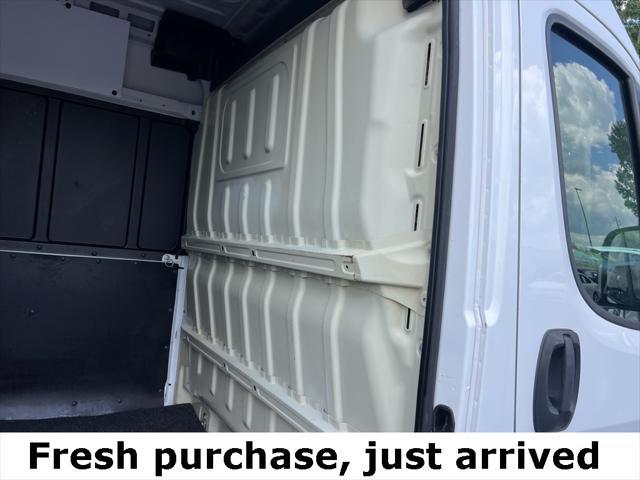 Photo of 2018 Bright White Clearcoat RAM ProMaster 1500