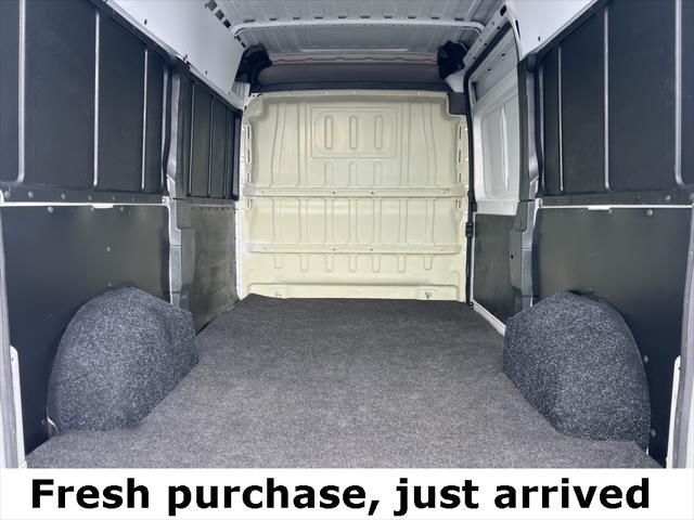 Photo of 2018 Bright White Clearcoat RAM ProMaster 1500