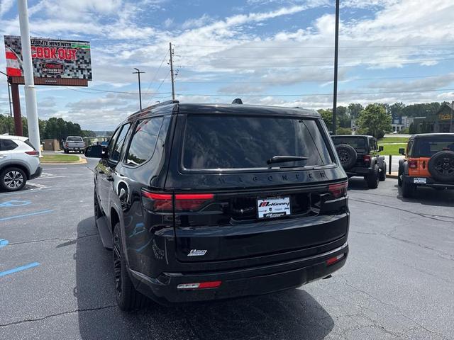 Photo of 2025 Diamond Black Crystal Pearlcoat Jeep Wagoneer